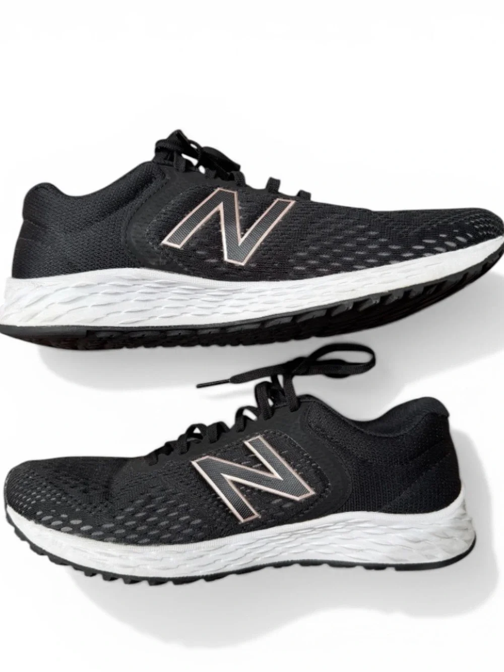 New Balance Women's Fresh Foam Arishi V2 Black w/ Rose Gold Running Shoe. Size 9
